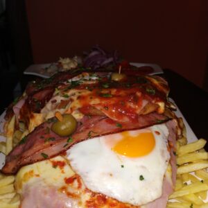 Milanesa Napolitana para 2 con fritas y ensaladas