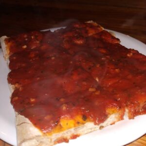 Porción de pizza al tomate