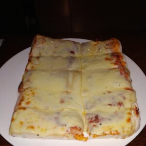 Porción de pizza con muzzarella